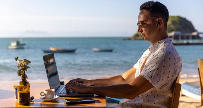 Top 7 Global Jobs for Digital Nomads You Can Apply For Right Now